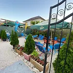 Aurora Glamping 2*