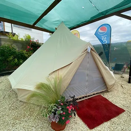 Aurora Glamping ラグジュアリーテント ヴァマ・ヴェケ